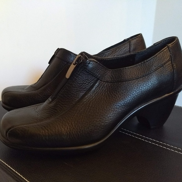 Easy Spirit Shoes Easy Spirit Black Leather Size 75 Zip Dress Shoes